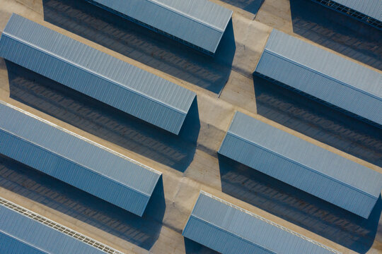 roof with metal rectangular structures
