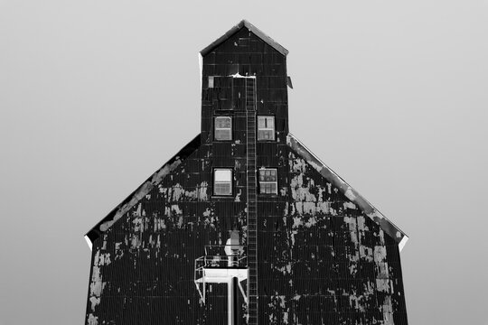 Grain silo and storage area