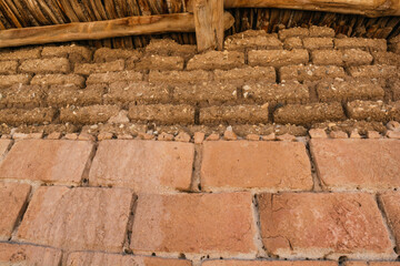 casa vieja de adobe , construidas con materiales regionales en Sinaloa 