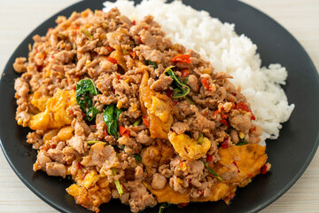 stir-fried minced pork with basil and egg topped on rice