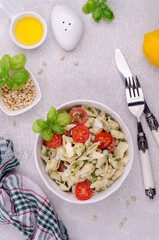 Shell pasta with tomatoes and pesto