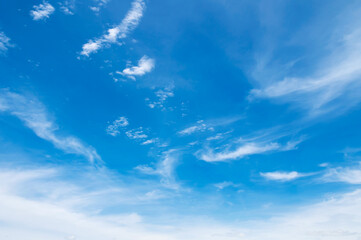 Obraz na płótnie Canvas white cloud with blue sky background