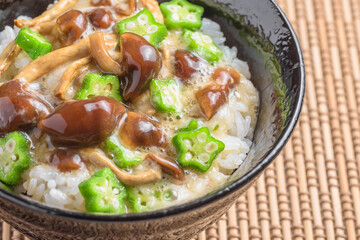 ナメコとオクラ丼