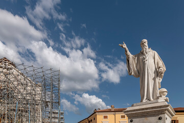 Fototapeta na wymiar The statue of San Benedetto in the homonymous square, Norcia, Italy