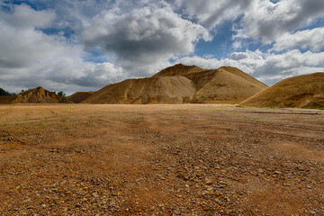 Exploitation of gravel and industrial sand.