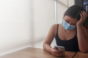 Asian woman in a medical mask Worried about the viral epidemic 