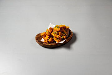 방금 튀겨 바삭하고 맛있는 크리스피한 튀김