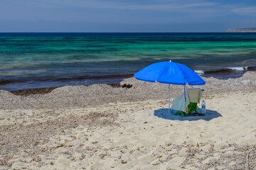 Playas paradisíacas en la costa Sur de la Isla de Formentera, Pitiusas, Islas Baleares, España . dia de sol y playa aguas cristalinas turquesas.