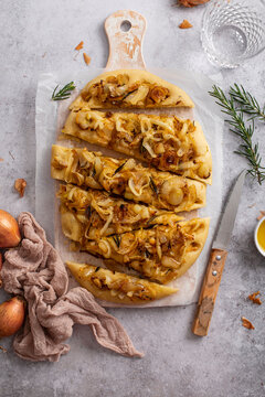 fougasse fait maison oignons et romarin