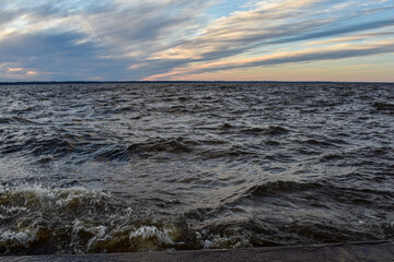 Obraz premium beautiful sunset and waves on the Volga River