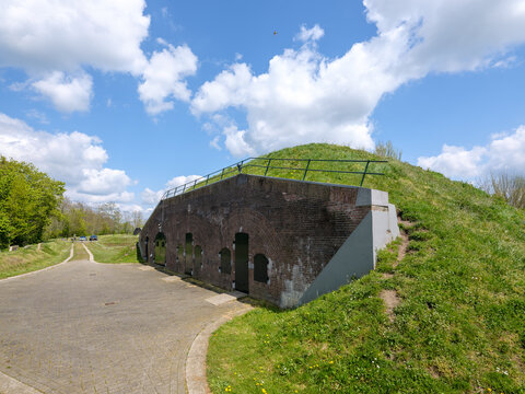 Bunker op het terrein van werk aan het Spoel geblouwd 1816-1824 in Culemborg