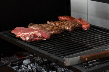 Barbecue of grilled ancho steak with Tuscan sausage, made in the Parrilla barbecue area widely used in Argentina.