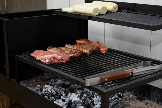 Parrilla Argentina barbecue Stock Photo by ©rocharibeiro 98816048