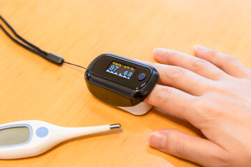 体調管理の為、家庭で血中酸素飽和度を測定する