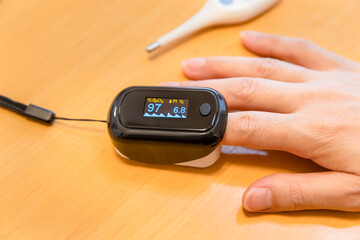 体調管理の為、家庭で血中酸素飽和度を測定する