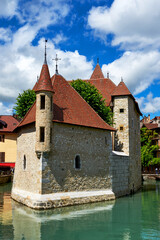 Fototapeta na wymiar Annecy canal castle in the old town, France
