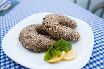 Crispy Walnut Meringue Cookies , traditional walnuts cookies