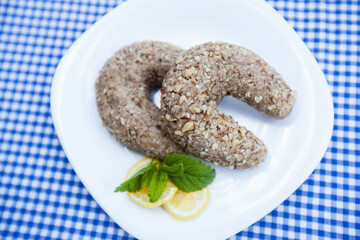 Crispy Walnut Meringue Cookies , traditional walnuts cookies