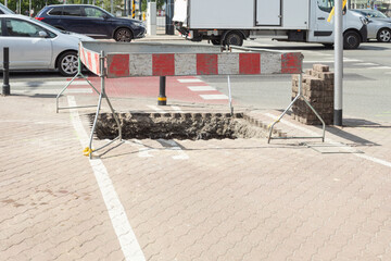 Protective barriers and fences during construction work in the city