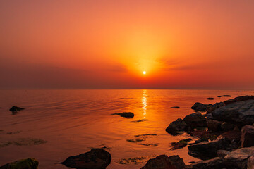 Fototapeta na wymiar Sunset over the sea horizon