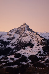 Wundervoller Sonnenaufgang im Kanton Glarus. Toller Ausblick auf den Walensee.