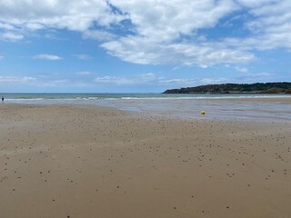 plage d'erquy en bretagne , plage et côte bretonne