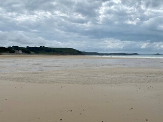 plage d'erquy en bretagne , plage et côte bretonne