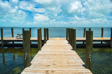 Boat dock along the beautiful Florida Keys - obrazy, fototapety, plakaty