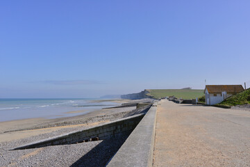 Panorama sur l'étendue de la côte de Saint-Aubin-sur-Mer (76740), département de la Seine-Maritime en région Normandie, France