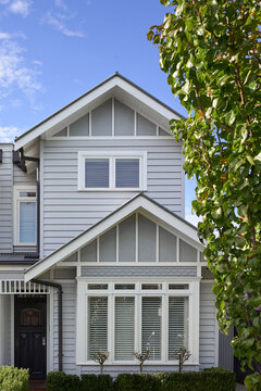 Second level extension of mid-sized suburban home