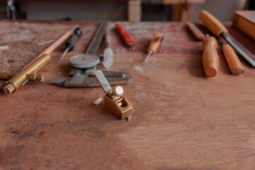 Little tools that luthier uses for make details in the violin body 