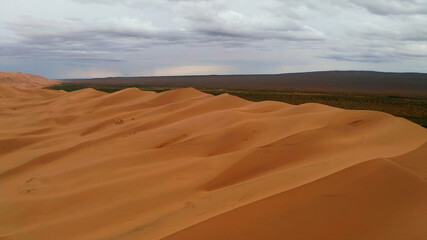 Fototapeta na wymiar Desert border. the same line where the sand ends