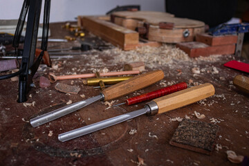 gouge and other tools that luthier use to work on Wood