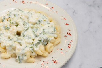 ñoquis con salsa de crema