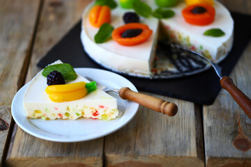 White soufflé cake with marmalade fruits.
