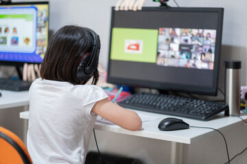 Fototapeta na wymiar Asian children is learning online computer, home school