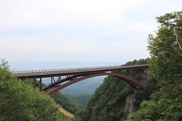 Fototapeta na wymiar 不動沢橋が架かる「つばくろ谷」の風景(福島県)