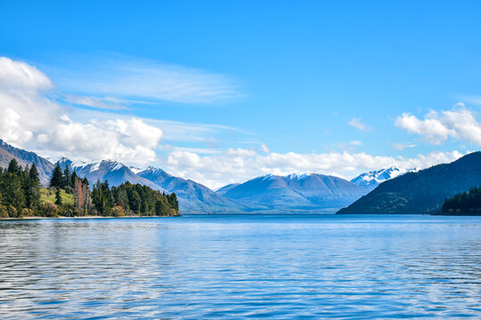 Blue lake and blue sky in Queenstown