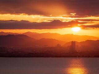 琵琶湖の朝焼け