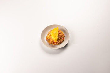 한 끼를 간단하게 해결할 수 있는 밥과 반찬이 들어있는 간편한 도시락