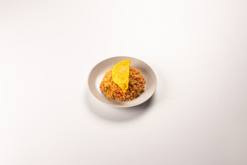 한 끼를 간단하게 해결할 수 있는 밥과 반찬이 들어있는 간편한 도시락