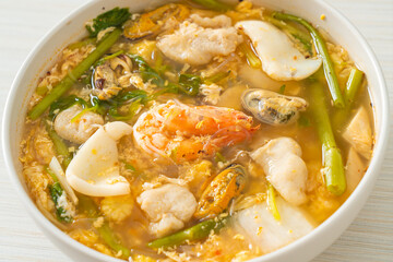 Sukiyaki soup with seafood bowl