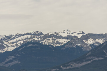 Fototapeta na wymiar Mountain Peaks in Jasper National Park