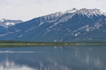Fototapeta na wymiar Jasper Lake on a Cloudy Day