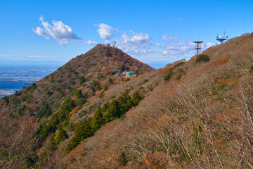 秋の茨城の筑波山 女体山頂から西側の男体山方面を見る