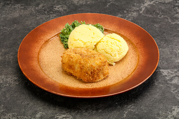 Crispy chicken cutlet with mashed potato