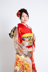 Fototapeta premium 振袖（着物）を着る若い日本人女性