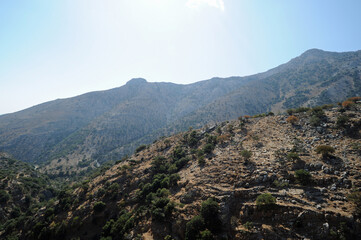 Fototapeta na wymiar Le mont Tsivi vu depuis le belvédère d'Ano Amygdali près du plateau du Lassithi en Crète