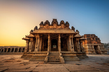 Obraz premium Vijaya Vitthala Temple. Beautifully carved out of a monolith rock, Hampi, Karnataka, India