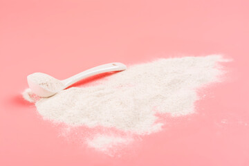 Collagen powder on pink